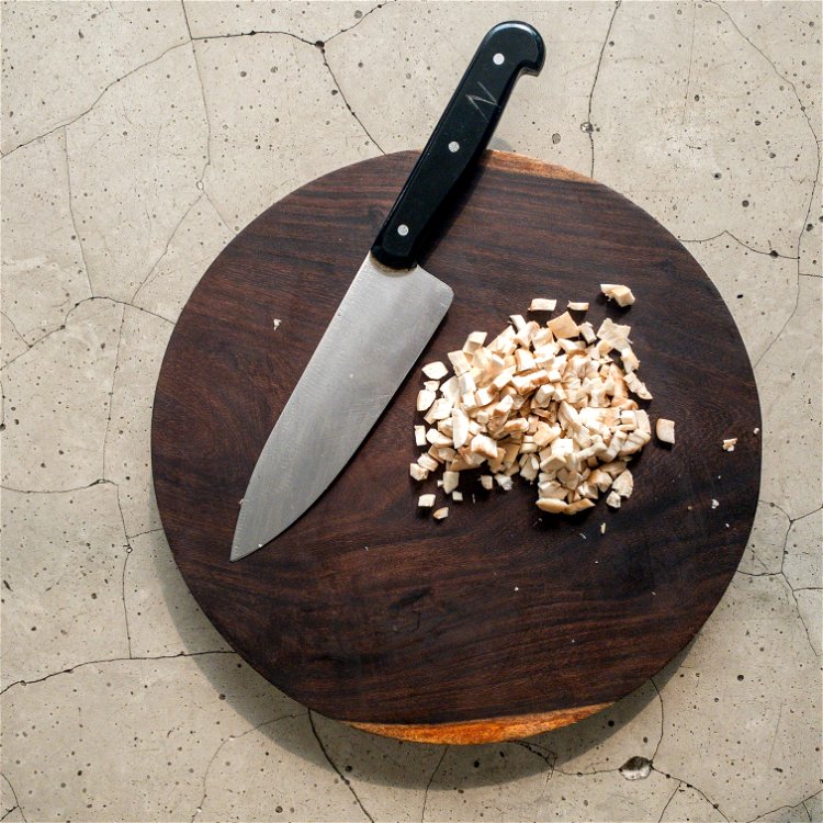 Image of Prepare the ingredientsWash the button mushrooms. Finely chop the water...